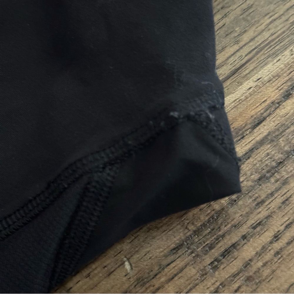 Lululemon Black and Blue Cropped Leggings - Picture 16 of 16